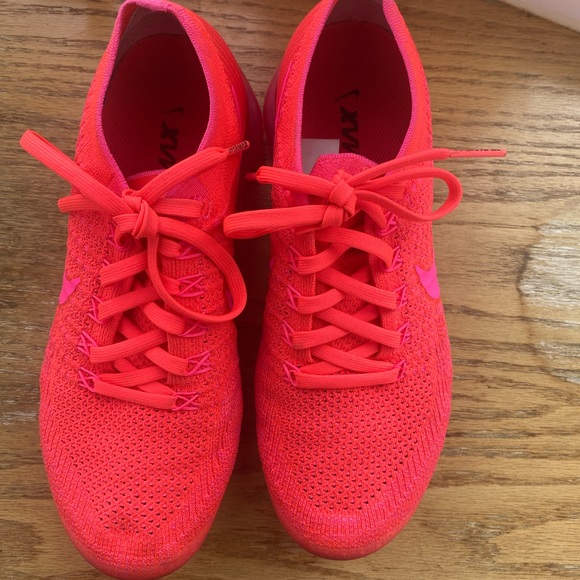 Nike Air VaporMax FlyKnit 2017 Hyper Punch Pink Blast Size 8.5 - Picture 5 of 7